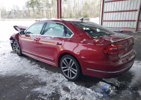 2017 Volkswagen Passat 1.8T R-Line z USA, uszkodzony, nr VIN 1VWDT7A39HC085132